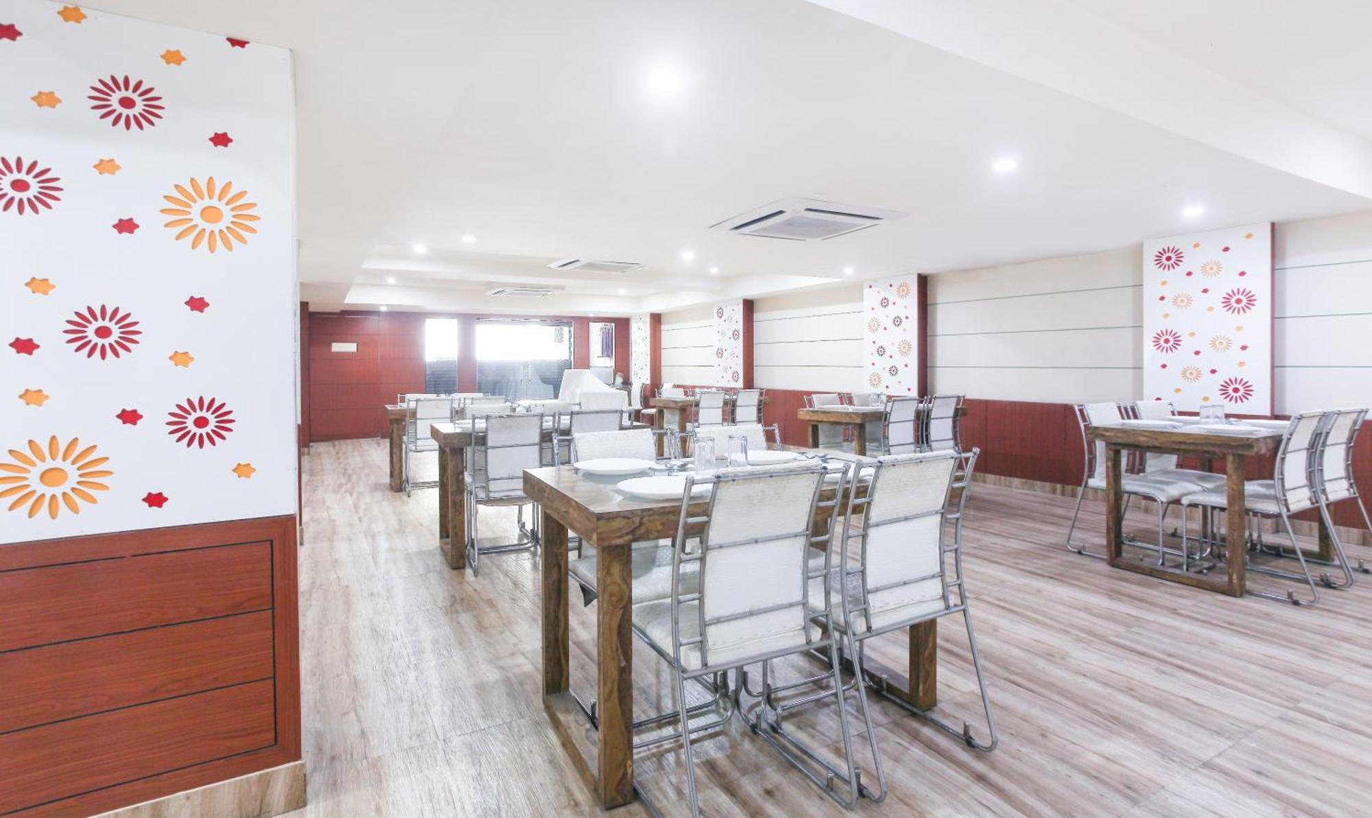 Hotel Janki International Sigra 2 Km From Kashi Vishwanath Temple Варанаси Экстерьер фото