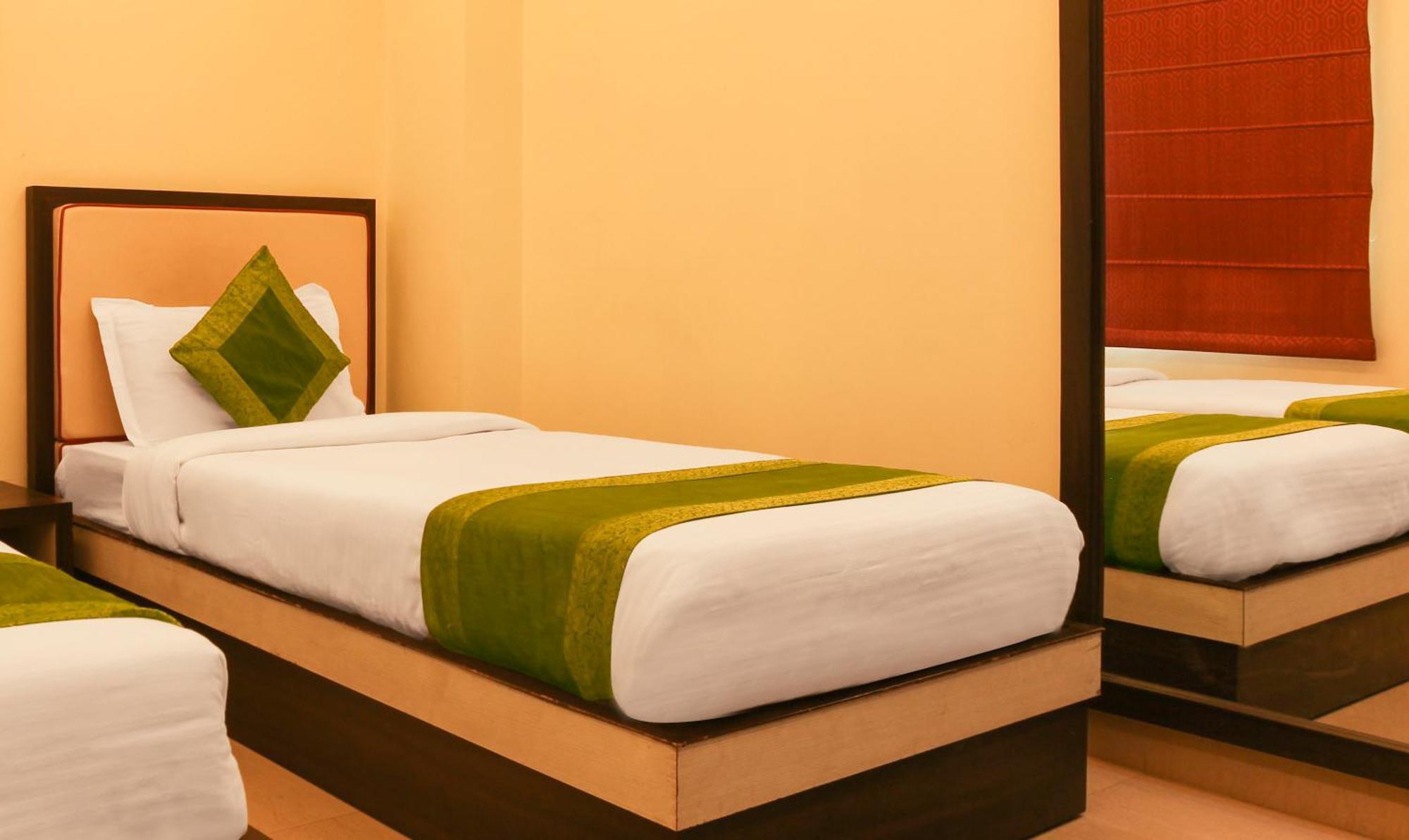 Hotel Janki International Sigra 2 Km From Kashi Vishwanath Temple Варанаси Экстерьер фото