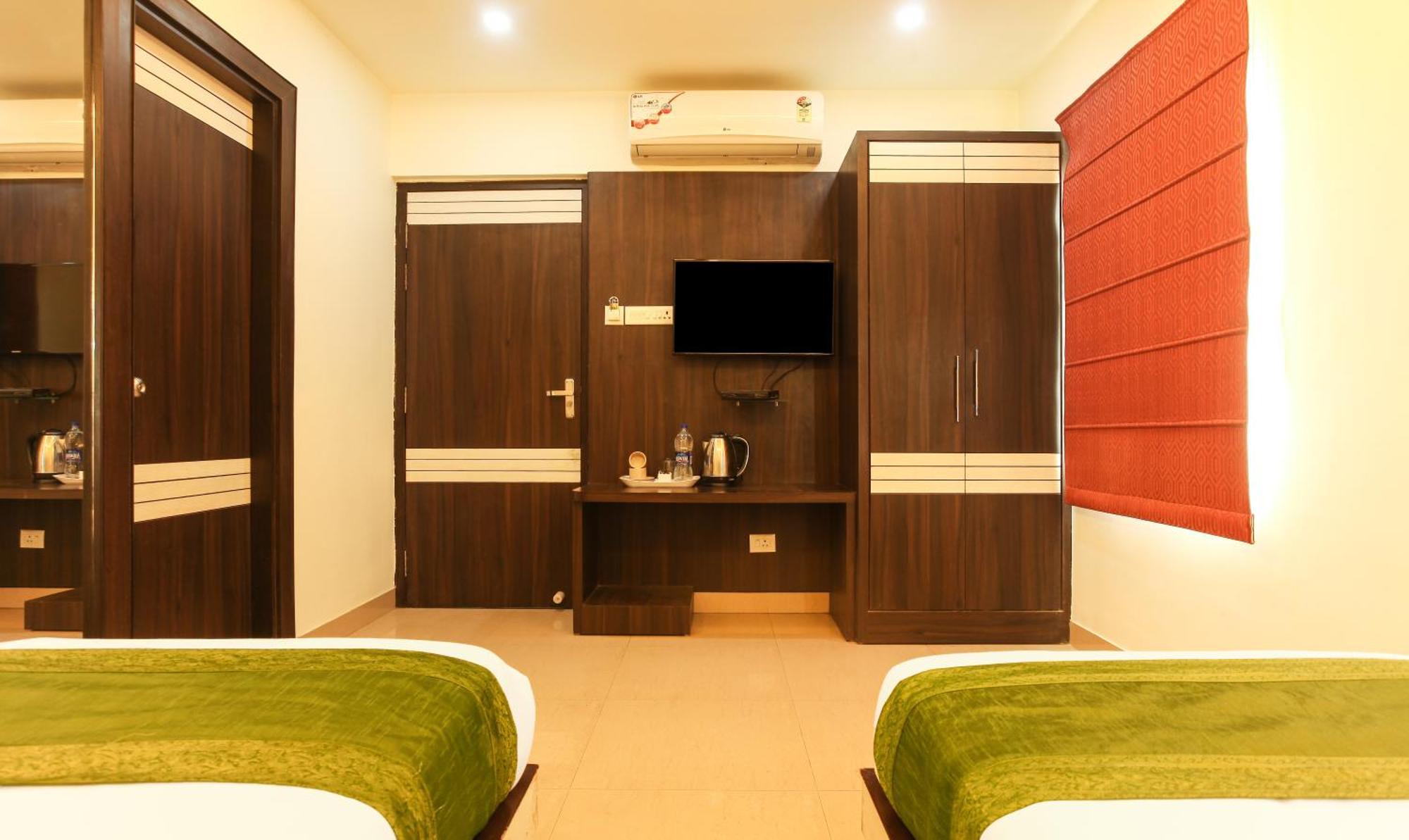 Hotel Janki International Sigra 2 Km From Kashi Vishwanath Temple Варанаси Экстерьер фото