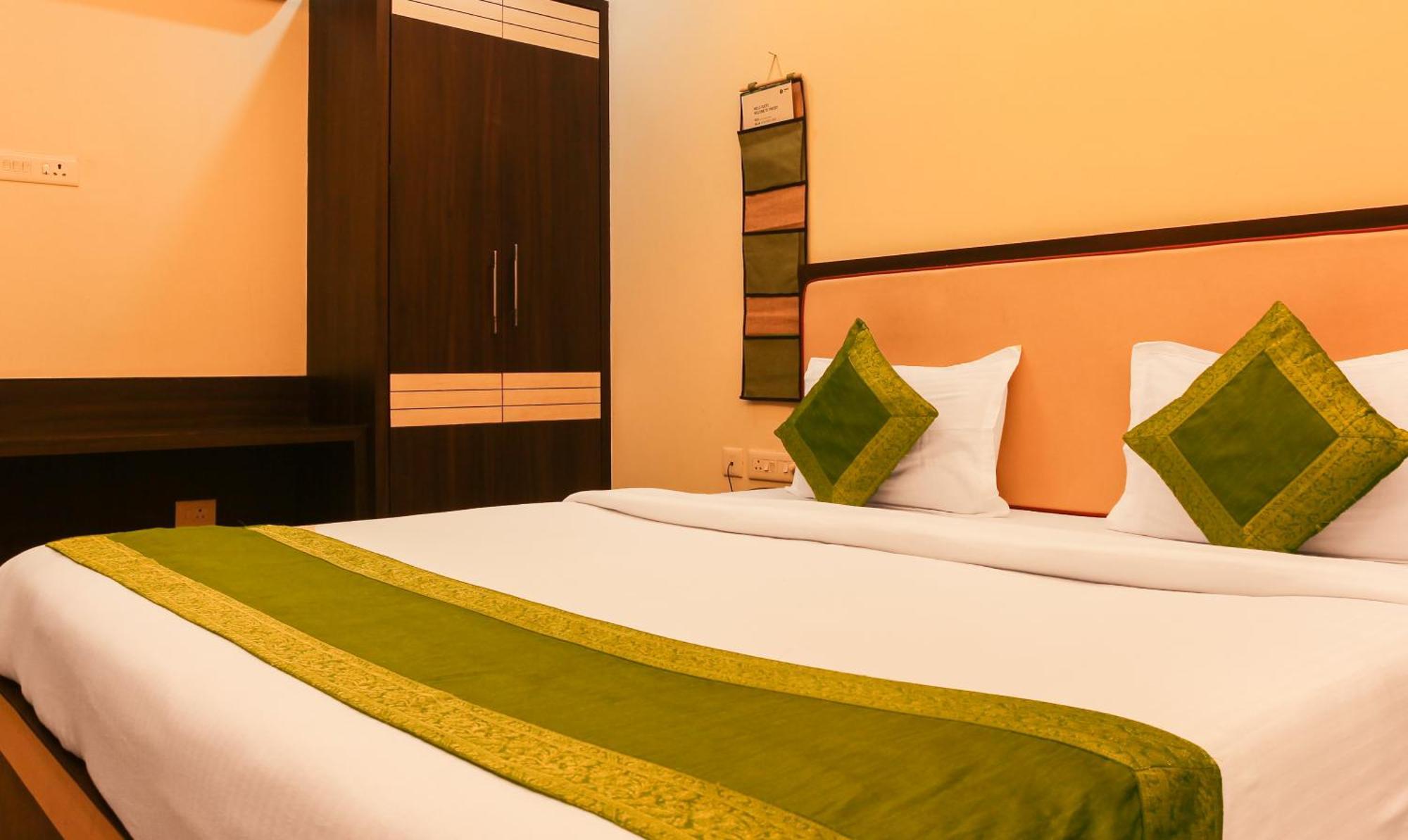 Hotel Janki International Sigra 2 Km From Kashi Vishwanath Temple Варанаси Экстерьер фото