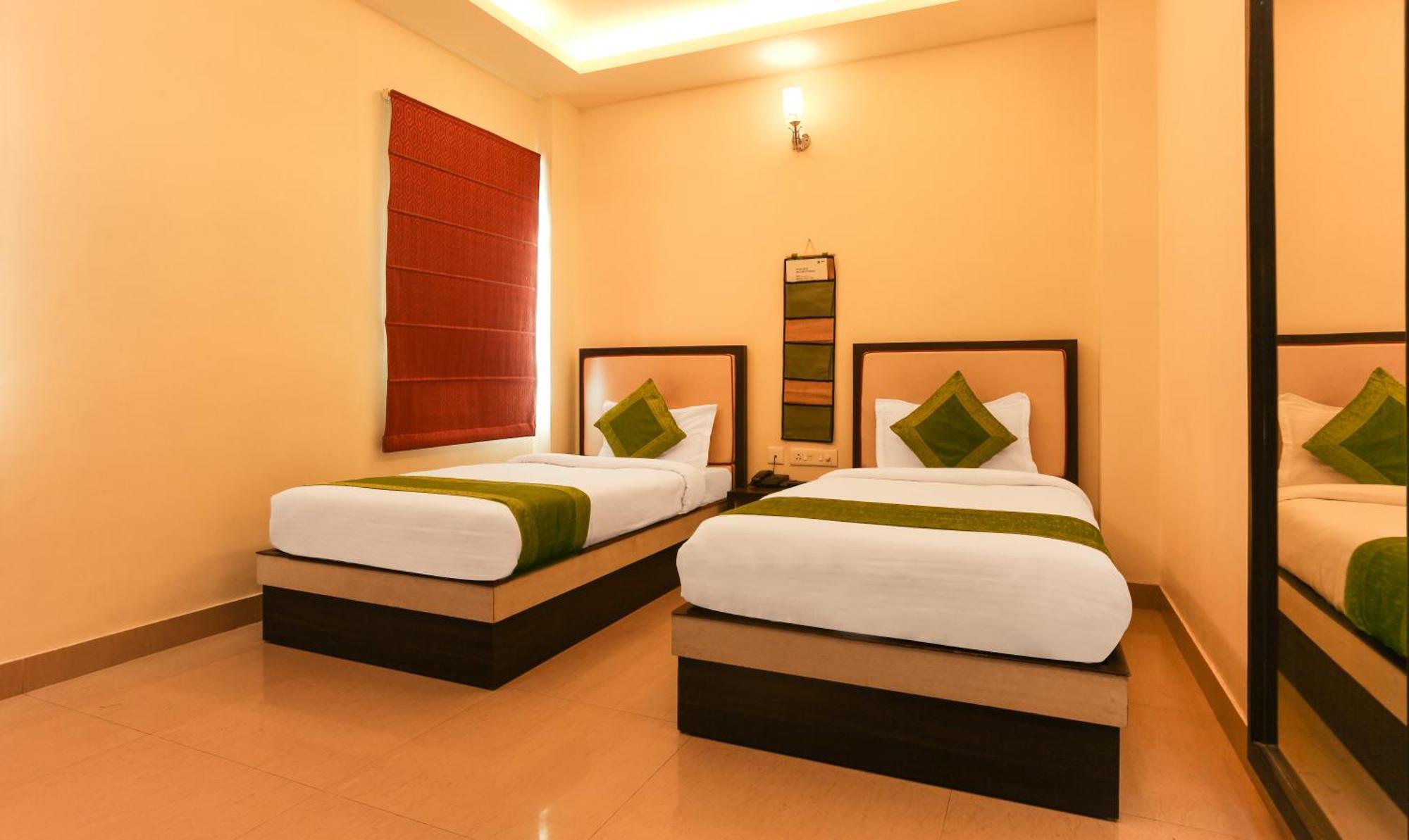 Hotel Janki International Sigra 2 Km From Kashi Vishwanath Temple Варанаси Экстерьер фото