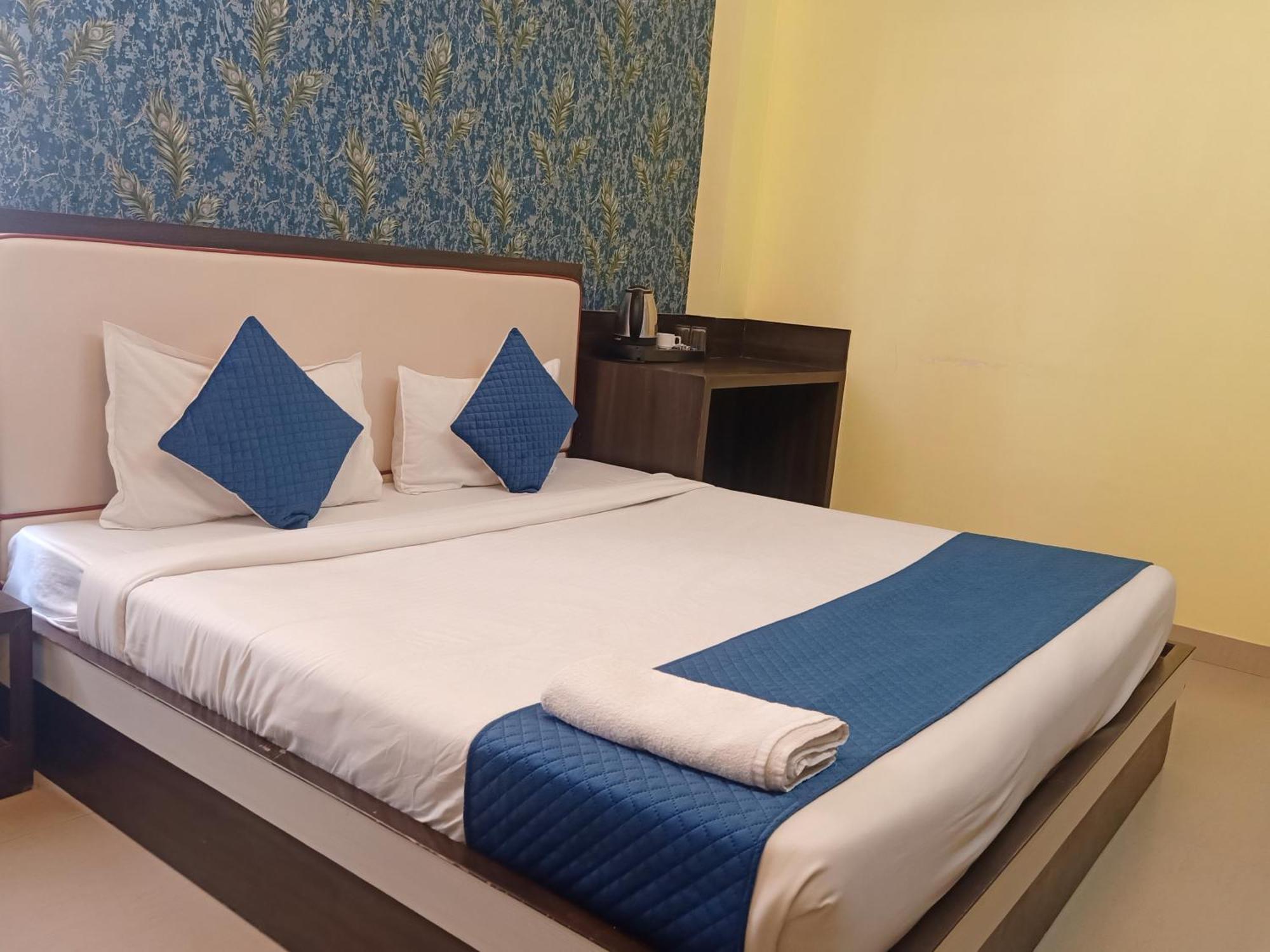Hotel Janki International Sigra 2 Km From Kashi Vishwanath Temple Варанаси Экстерьер фото