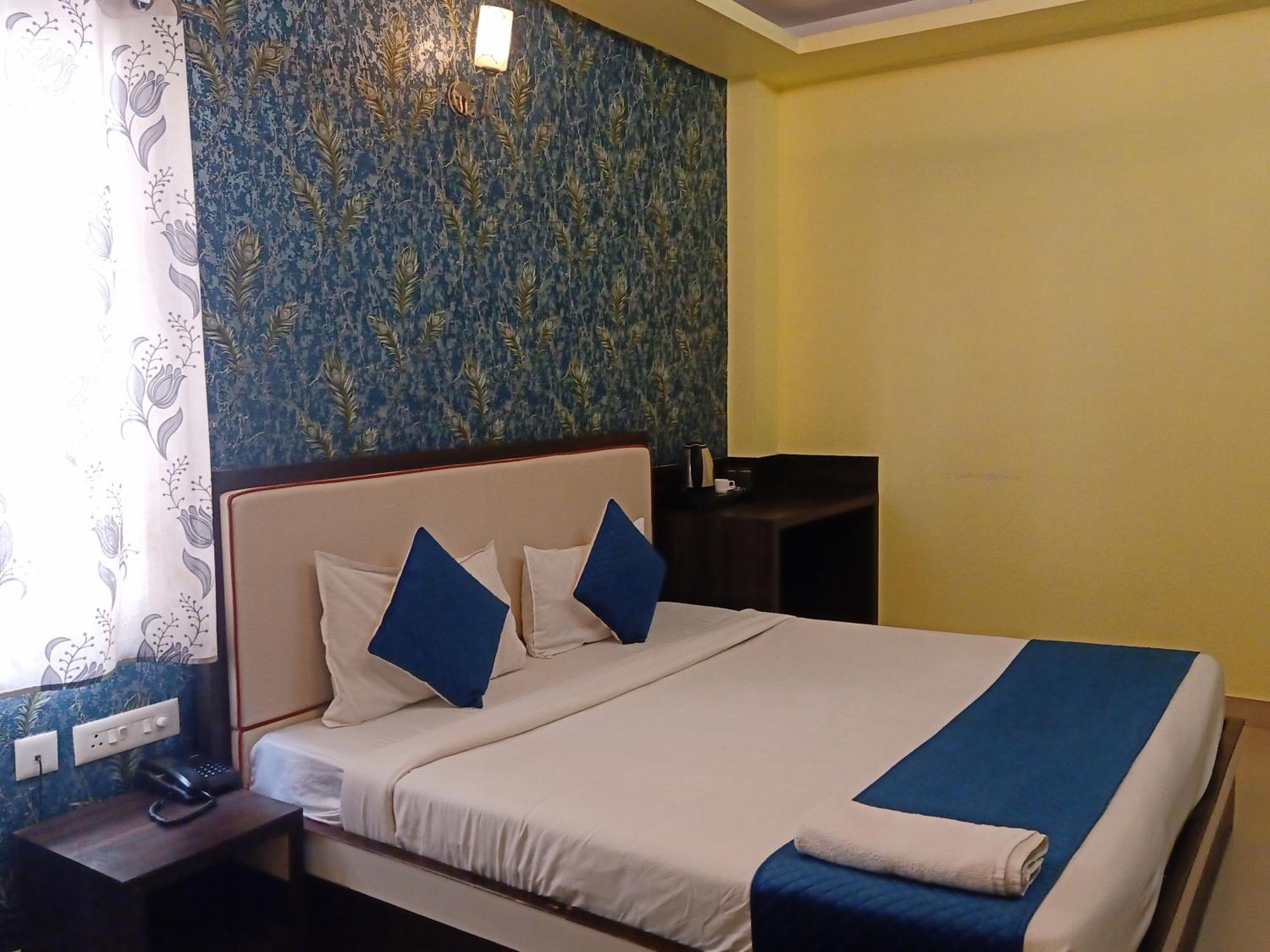 Hotel Janki International Sigra 2 Km From Kashi Vishwanath Temple Варанаси Экстерьер фото