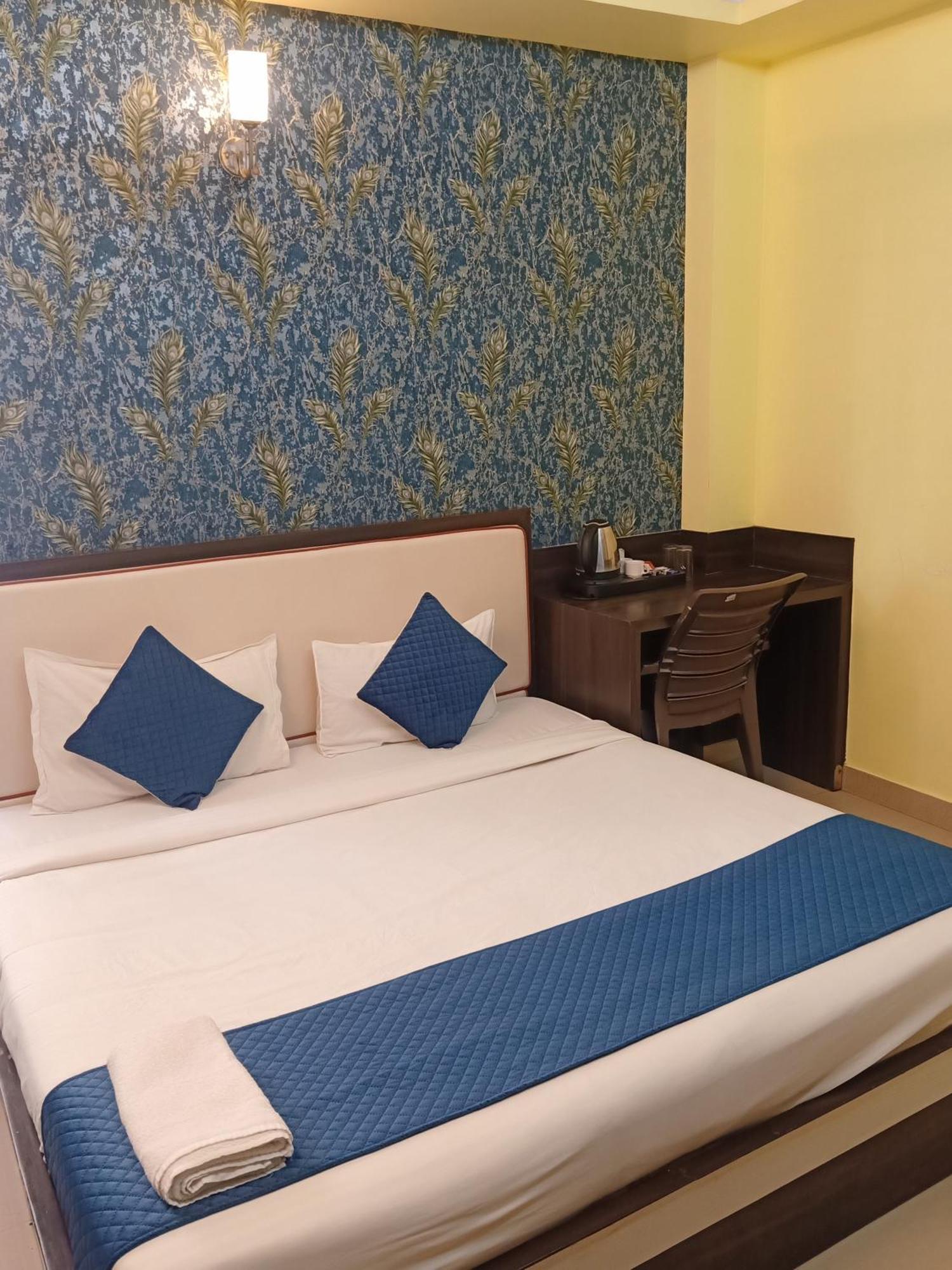 Hotel Janki International Sigra 2 Km From Kashi Vishwanath Temple Варанаси Экстерьер фото