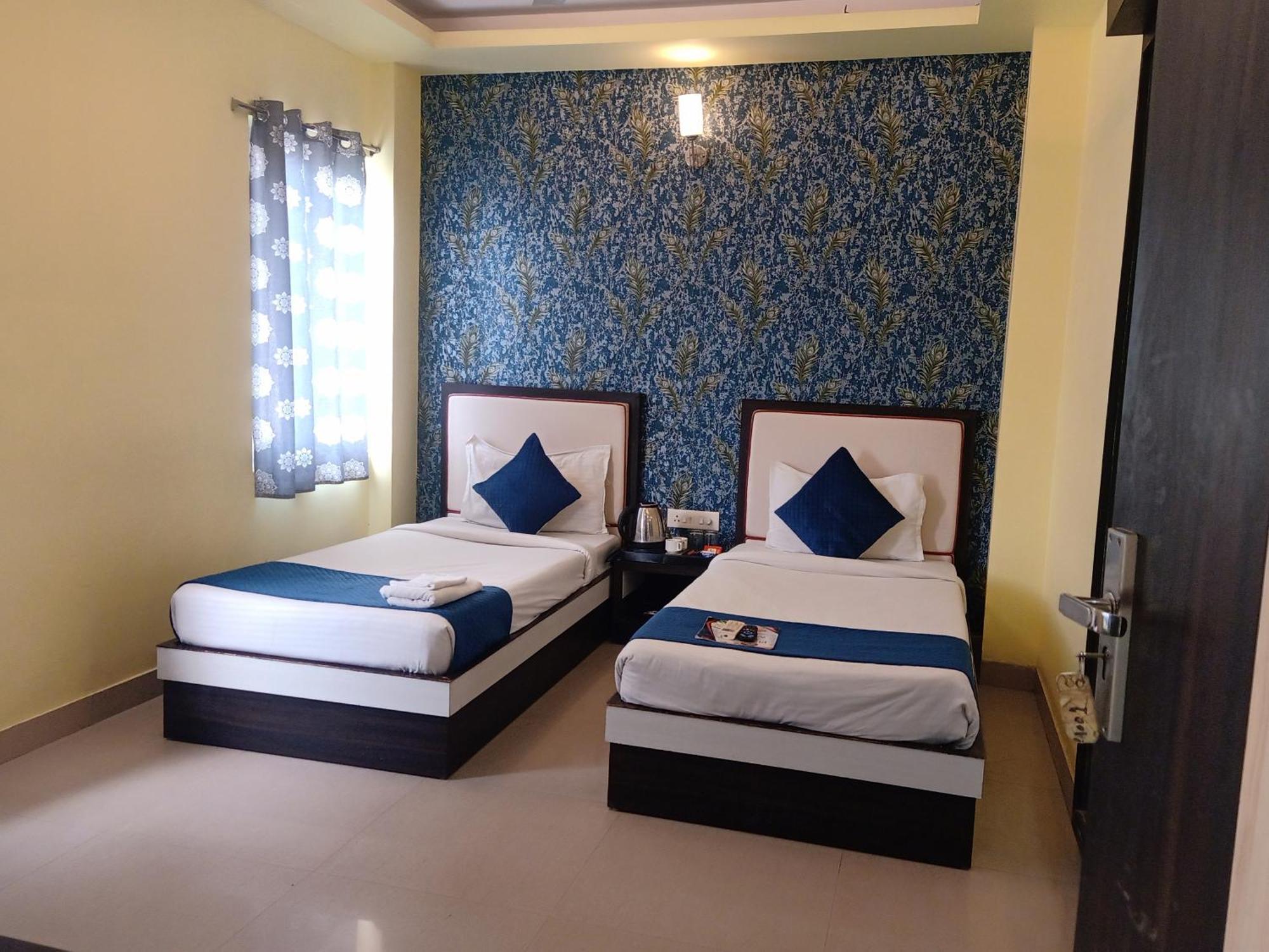 Hotel Janki International Sigra 2 Km From Kashi Vishwanath Temple Варанаси Экстерьер фото